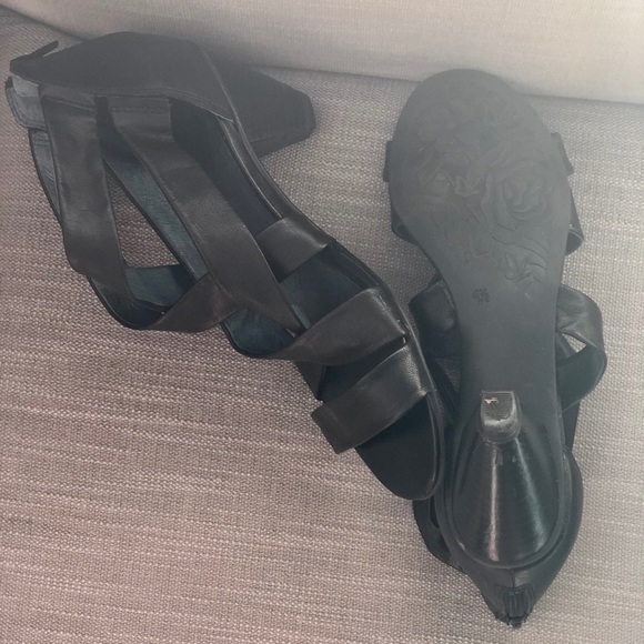 Caprice leather strappy kitten block heel sandals - Picture 4 of 5